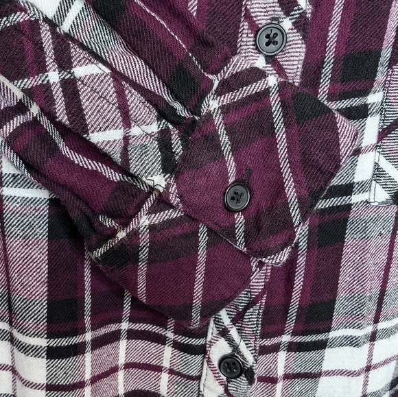 Well Worn Women’s Flannel Shirt Soft Button Down Shirt Berry/White Plaid-Medium - Picture 8 of 9
